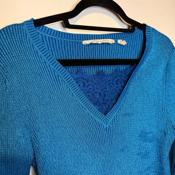 SOFT SURROUNDINGS Aqua Blue Ribbed Knit Sweater V Neck Lace Detailing Pullover S - Picture 2 of 5